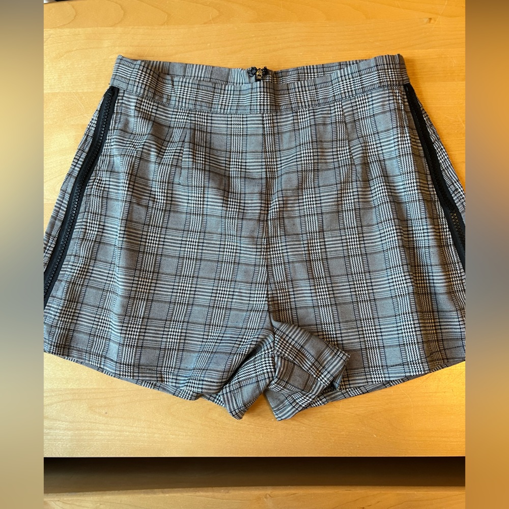 NWT LF plaid zip side shorts